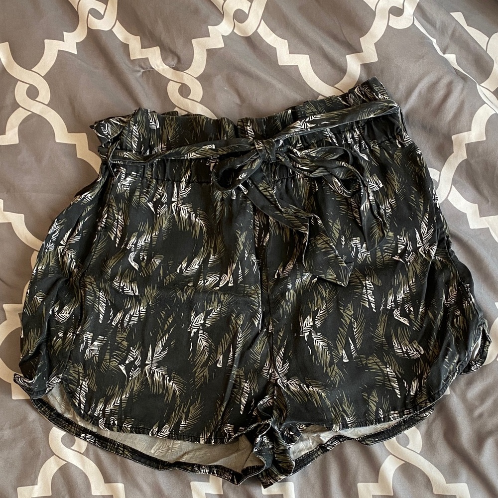 Express Black Feather Pattern High Waist Shorts - image 1